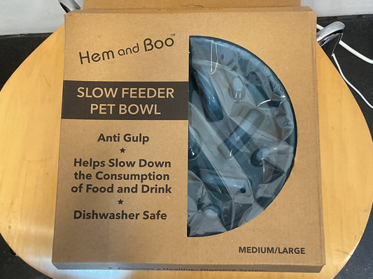 Slow feeder pet bowl